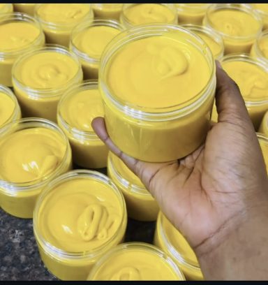 Composition : Curcuma - Huile de coco - Huile de palmiste - Acide de fruits.